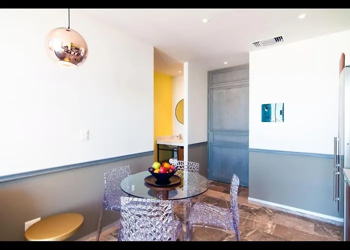1br 1ba In Singular Joy, Location In Town *