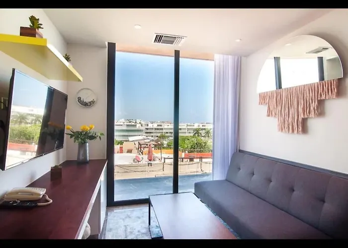 Apartment 1br 1ba In Singular Joy, Location In Town *